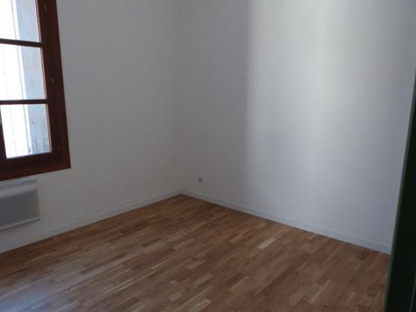 OUVEILLAN APPT T3 AU 1ER ETAGE
