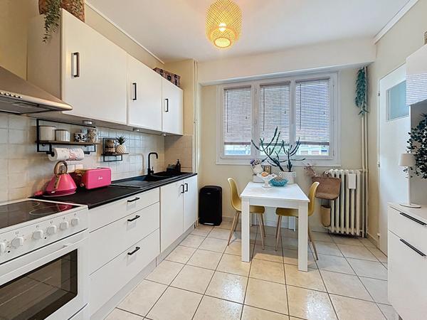 A VENDRE : Appartement T3 ANGERS - 2 chambres - Balcons - Parking - Cave