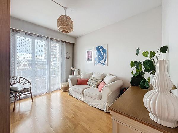 A VENDRE : Appartement T3 ANGERS - 2 chambres - Balcons - Parking - Cave