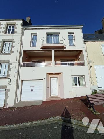 Centre-ville de Granville vue Mer et exposé plein sud venez découvrir cette maison d'habitation...