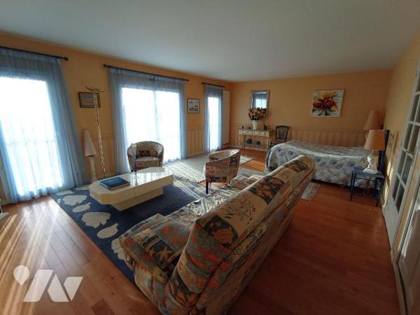 Centre-ville de Granville vue Mer et exposé plein sud venez découvrir cette maison d'habitation...