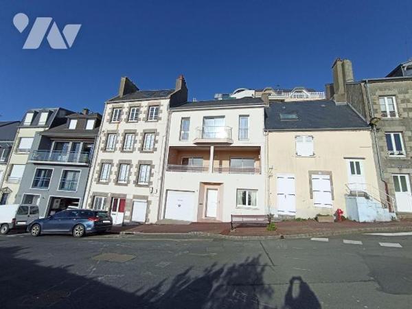 Centre-ville de Granville vue Mer et exposé plein sud venez découvrir cette maison d'habitation...