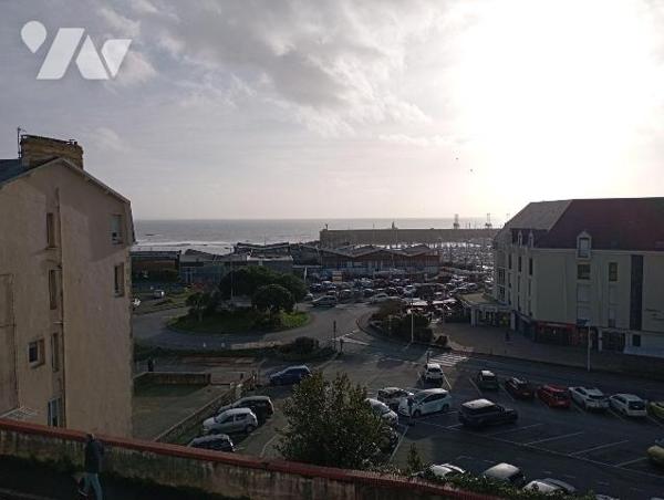 Centre-ville de Granville vue Mer et exposé plein sud venez découvrir cette maison d'habitation...