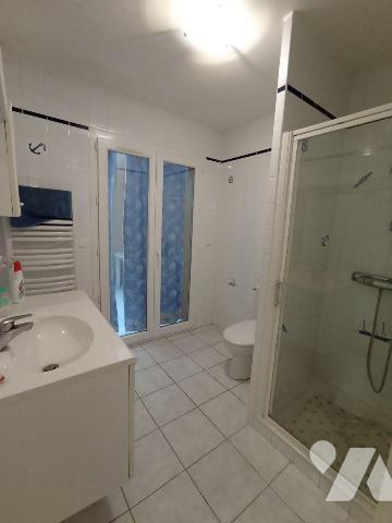 Centre-ville de Granville vue Mer et exposé plein sud venez découvrir cette maison d'habitation...