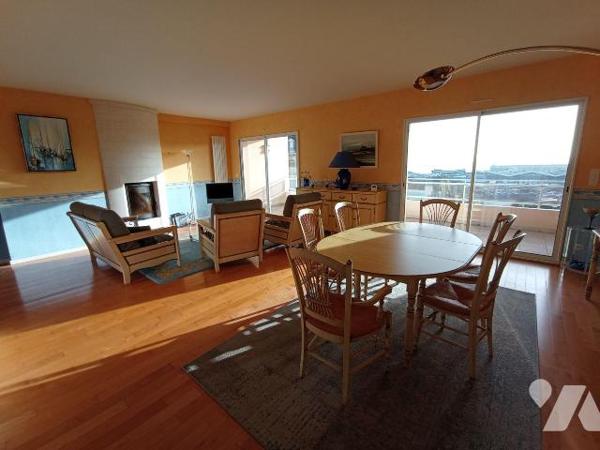 Centre-ville de Granville vue Mer et exposé plein sud venez découvrir cette maison d'habitation...