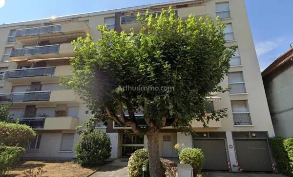 Location Parking 12 m2 à Clamart