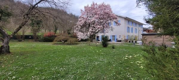 Tullins - Ancienne Maison rénovée de 300m² habitables