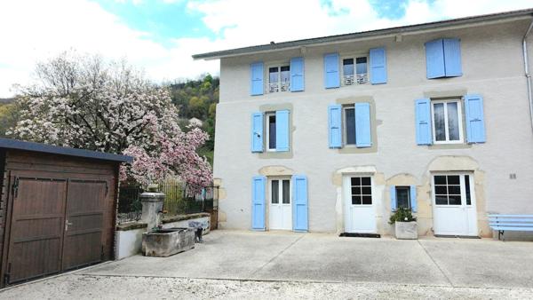 Tullins - Ancienne Maison rénovée de 300m² habitables