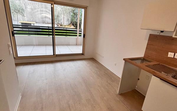 Appartement à louer    1 pièce •  Nîmes