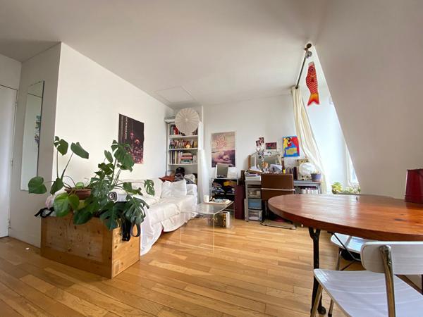 Appartement lumineux et calme au dernier étage avec ascenseur à Paris - Rare sur le marché !