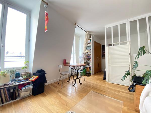 Appartement lumineux et calme au dernier étage avec ascenseur à Paris - Rare sur le marché !