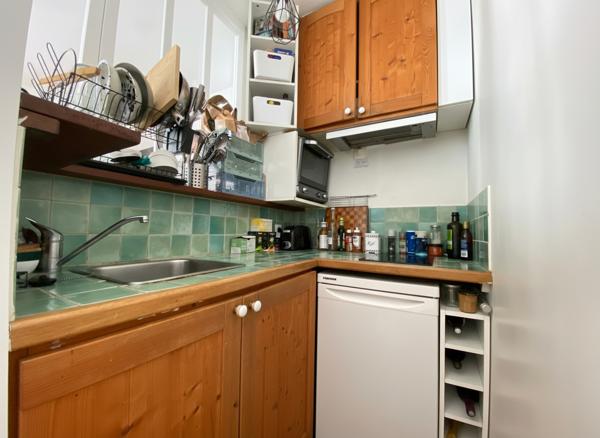 Appartement lumineux et calme au dernier étage avec ascenseur à Paris - Rare sur le marché !