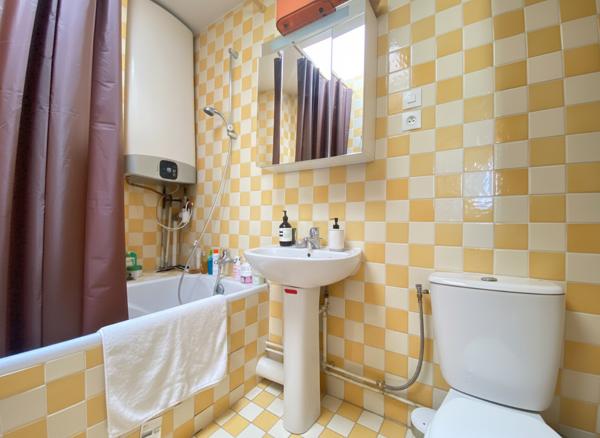 Appartement lumineux et calme au dernier étage avec ascenseur à Paris - Rare sur le marché !