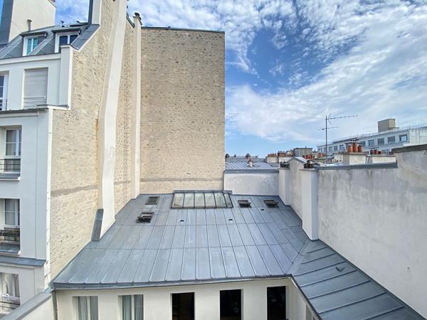 Appartement lumineux et calme au dernier étage avec ascenseur à Paris - Rare sur le marché !