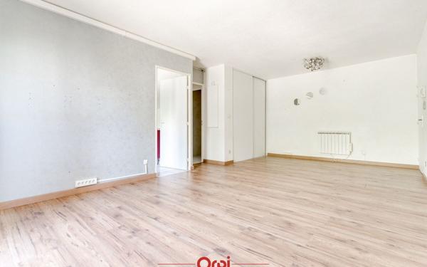 Appartement à louer    4 pièces •  Marseille 4