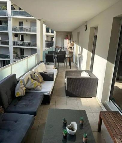 T3 avec grand balcon et parking – Marseille 2e