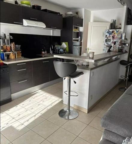 T3 avec grand balcon et parking – Marseille 2e