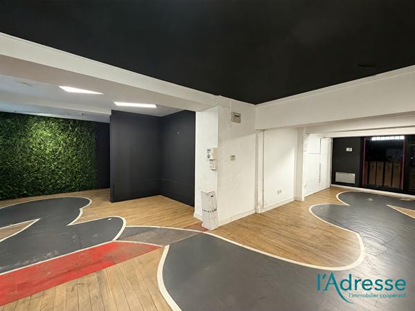 Local commercial avec stockage 600 m² Mayenne Rive gauche SAINT-MARTIN
