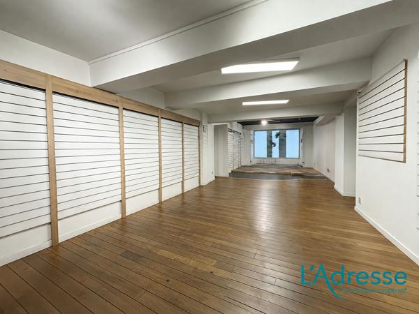 Local commercial avec stockage 600 m² Mayenne Rive gauche SAINT-MARTIN