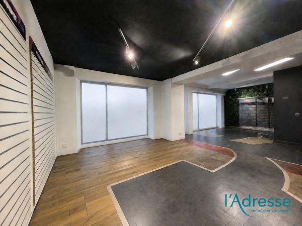 Local commercial avec stockage 600 m² Mayenne Rive gauche SAINT-MARTIN