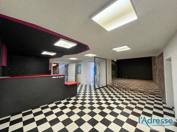 Local commercial avec stockage 600 m² Mayenne Rive gauche SAINT-MARTIN