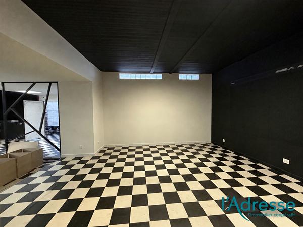 Local commercial avec stockage 600 m² Mayenne Rive gauche SAINT-MARTIN