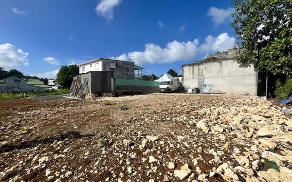 Terrain à vendre    Les Abymes