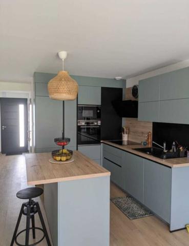 Maison récente T5 avec jardin, terrasse, double garage et DPE A