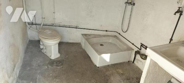 MELLE CENTRE. Ideal 1er achat ou investissement locatif. Maison de bourg de 76m² hab à rénover ...