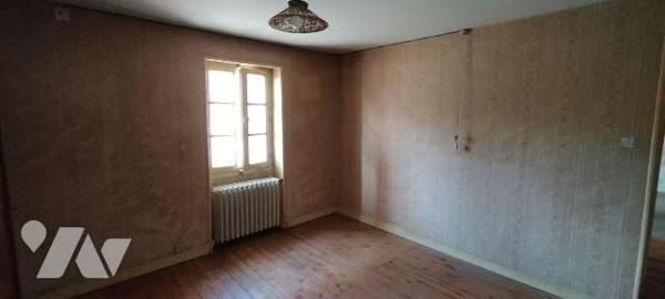 MELLE CENTRE. Ideal 1er achat ou investissement locatif. Maison de bourg de 76m² hab à rénover ...