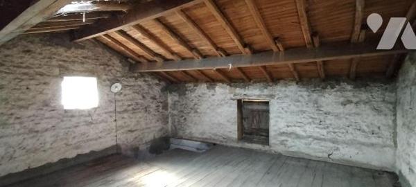 MELLE CENTRE. Ideal 1er achat ou investissement locatif. Maison de bourg de 76m² hab à rénover ...