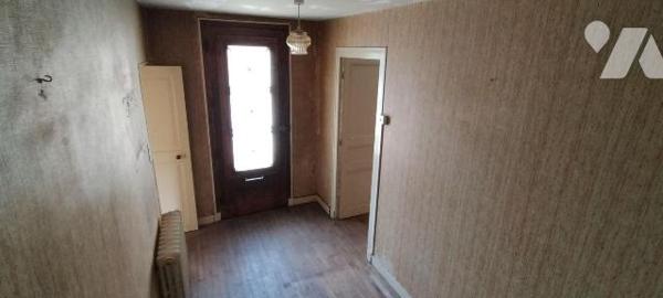 MELLE CENTRE. Ideal 1er achat ou investissement locatif. Maison de bourg de 76m² hab à rénover ...