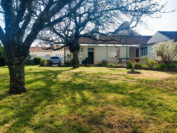 A Saint Michel en L'Herm, cette maison familiale de 87 m2 vous charmera, idéale pour une vie paisible au cœur d'un village dynamique