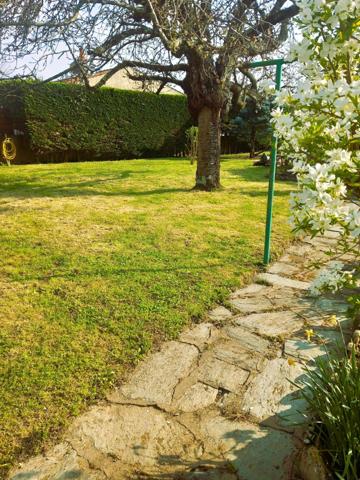 A Saint Michel en L'Herm, cette maison familiale de 87 m2 vous charmera, idéale pour une vie paisible au cœur d'un village dynamique