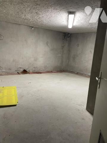 A l'état neuf, un plateau de bureaux