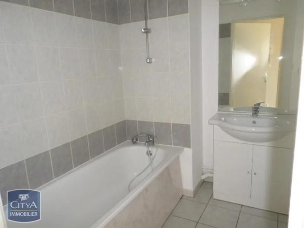 Appartement à louer 2 pièces 45.61m² Chinon (37500)