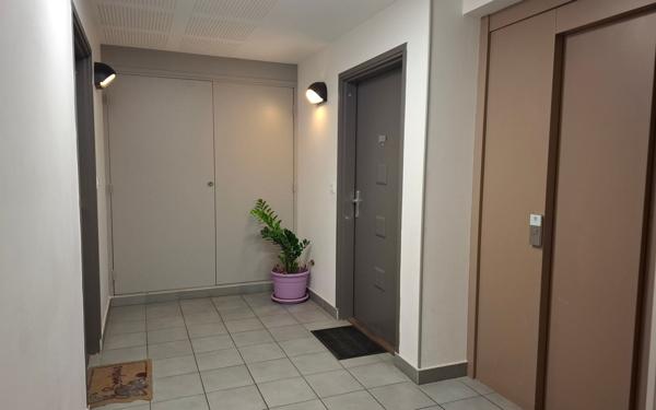 Appartement à vendre    3 pièces • 64,29 m2 Vénissieux