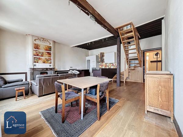 Appartement T7 atypique 192 m² – Dernier étage – Résidence de caractère XVIIᵉ siècle – Vue Alpes – Cheminée – Grands volumes – Centre-ville – Gex 01170