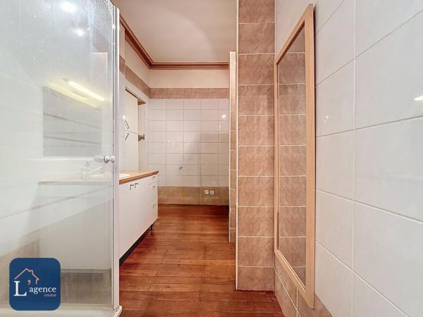 Appartement T7 atypique 192 m² – Dernier étage – Résidence de caractère XVIIᵉ siècle – Vue Alpes – Cheminée – Grands volumes – Centre-ville – Gex 01170