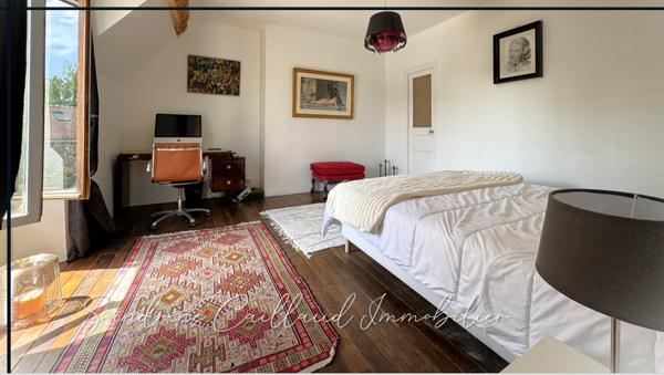 Secteur BRÉVAL - Maison ancienne Meulière - 3 chambres - mezzanine - bureau - cour pavée - terrain environ 280m² - 270000 Euros HAI