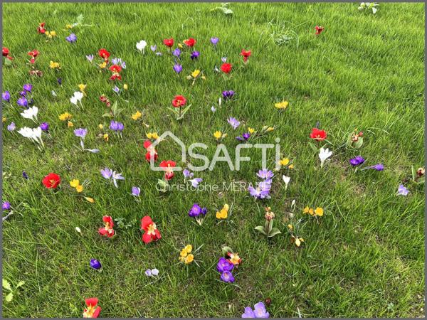 Dans le Centre de Dange-Saint -Romain Terrain Constructible