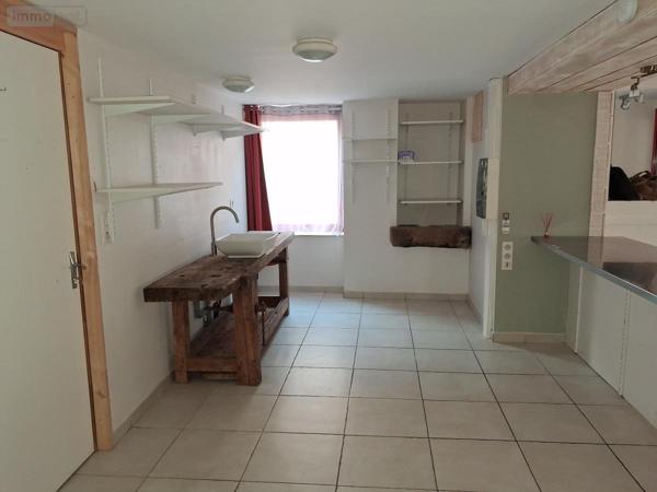 Fonds et/ou murs commerciaux à louer à Tossiat dans l'Ain (01250), ref : 01083-L141