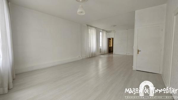Location Spacieux appartement - 4 chambres + bureau - 192m² - Garage - COGNAC Quartier piéton
