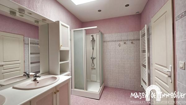 Location Spacieux appartement - 4 chambres + bureau - 192m² - Garage - COGNAC Quartier piéton