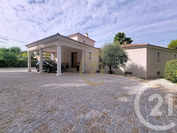 Maison à vendre  7 pièces - 299,63 m2 DRAGUIGNAN - 83