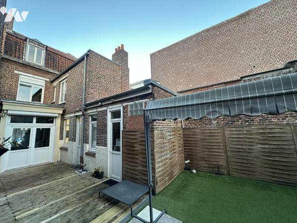 LA BASSÉE CENTRE MAISON SEMI BOURGEOISE 4CH, COUR ET 2 GARAGES