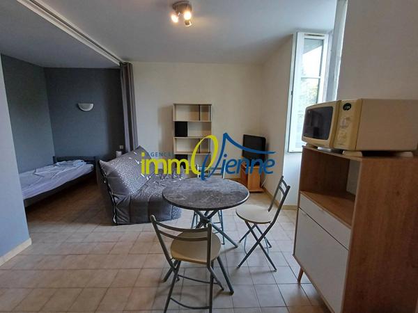 Location                                                      Appartement
                        
                     1 pièces                      22 m2                     à Lussac-les-Châteaux