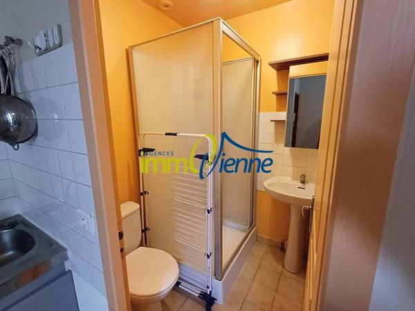 Location                                                      Appartement
                        
                     1 pièces                      22 m2                     à Lussac-les-Châteaux