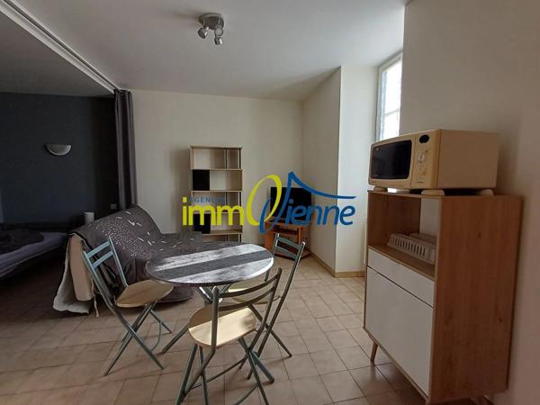 Location                                                      Appartement
                        
                     1 pièces                      22 m2                     à Lussac-les-Châteaux