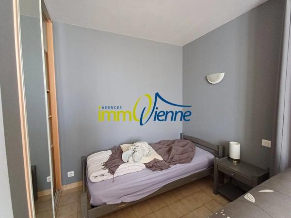Location                                                      Appartement
                        
                     1 pièces                      22 m2                     à Lussac-les-Châteaux
